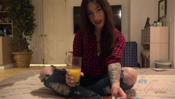 ATK Girlfriends - Britney Blue - Jayde Comes To Discuss Her Next Trip And Cant Keep Her Hands Off You With Jayde Symz / 10.06.2021
