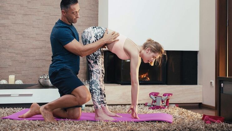 Brazzers - Mugur - Freya Mayer - Yoga Queen / 22.05.2026