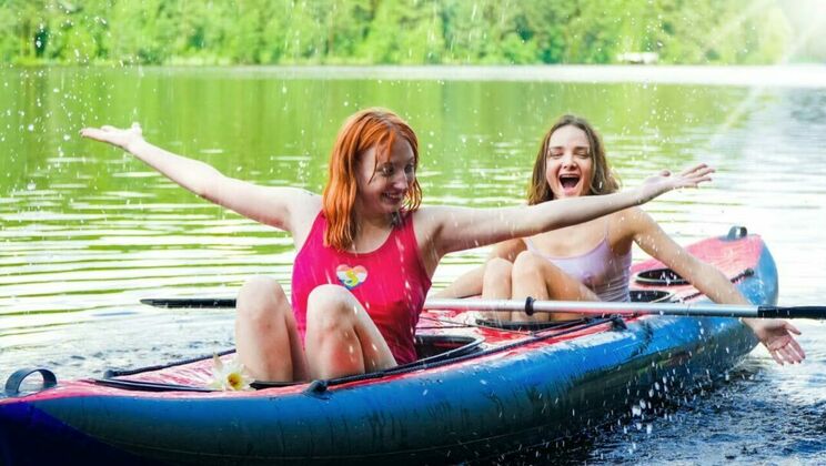 Club Sweethearts - Olivia Trunk - Emma Korti - Kayak ride with the girls / 14.07.2023