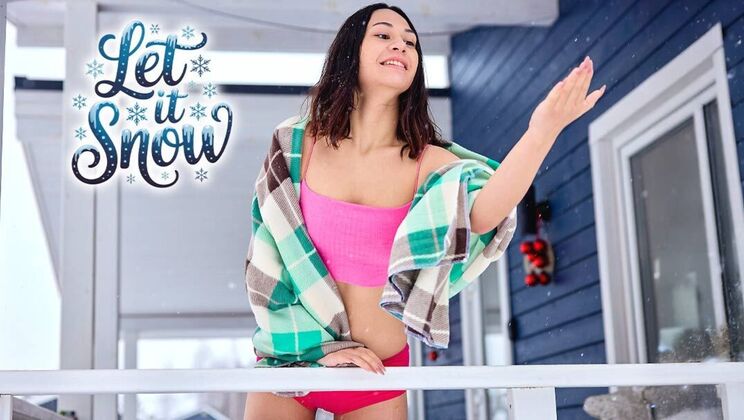 Club Sweethearts - Roxy Muray - Play with Roxy in the snow / 01.02.2026