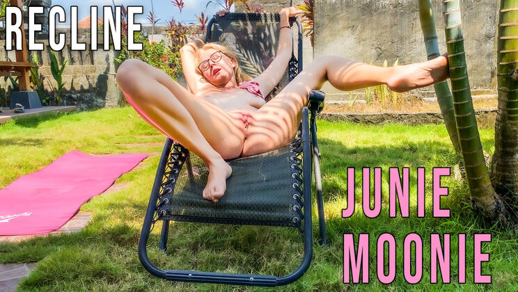 Girls Out West - Junie Moonie - Junie Moonie - Recline / 22.12.2023