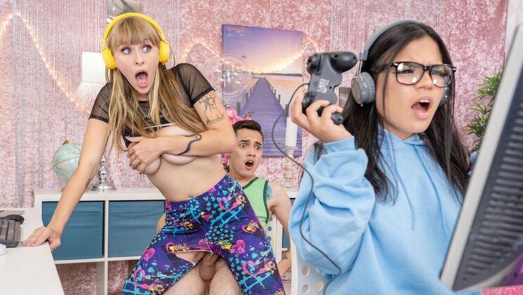 Hot Girls Game - Juan Loco - Angel Youngs - Sexy Streamer Goes All The Way / 25.05.2022