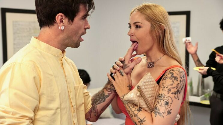 Milfed - Sarah Vandella - Lucky Fae - Office Party / 04.02.2022
