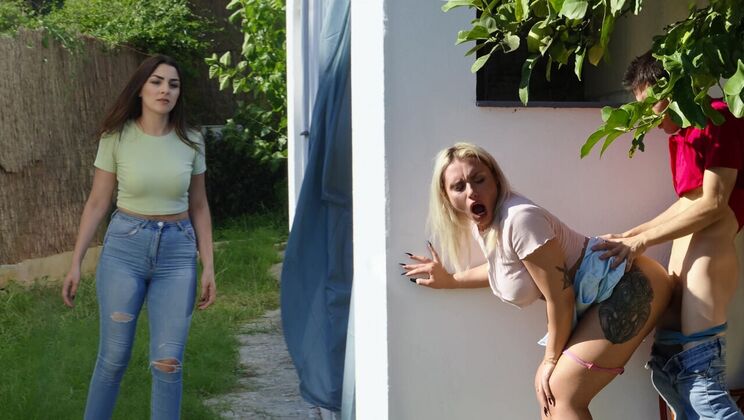 Sneaky Sex - Scarlett Wild - Jordi El Niño Polla - Meet Me In The Shed / 20.10.2022